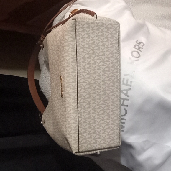 Purse - Picture 2 of 5